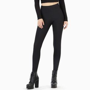 Matte Black HW Pocket Leggings EUC